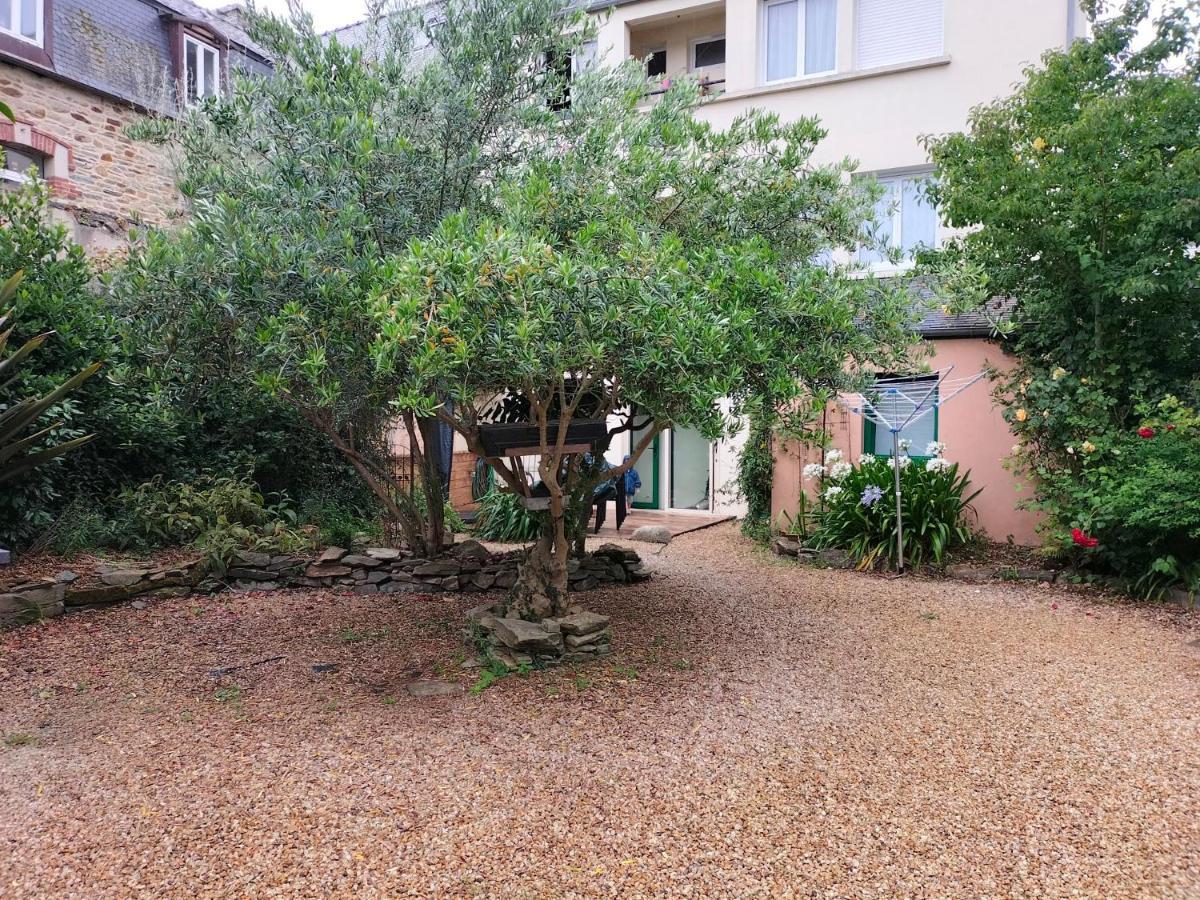 Appartement Au Centre Ville Avec Un Beau Jardin Prive لانيون المظهر الخارجي الصورة