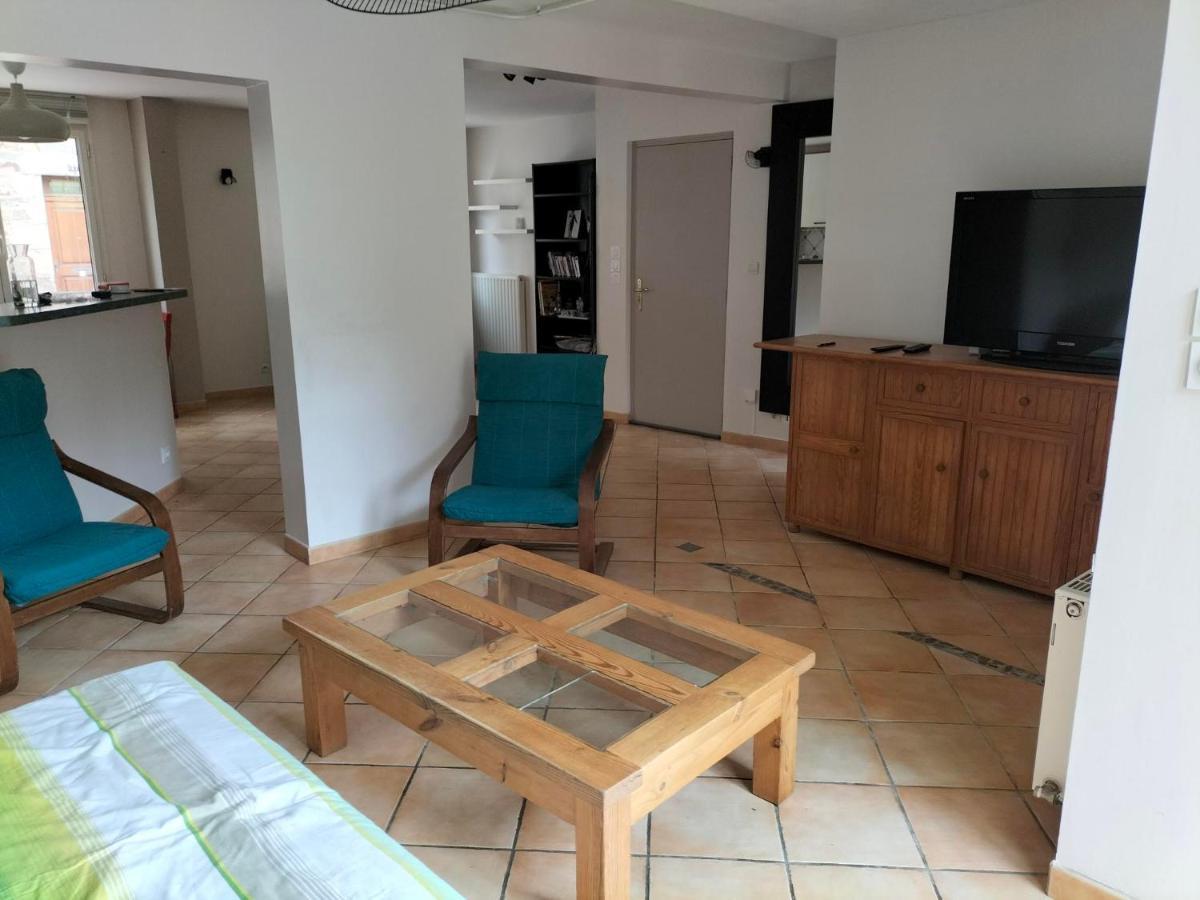 Appartement Au Centre Ville Avec Un Beau Jardin Prive لانيون المظهر الخارجي الصورة